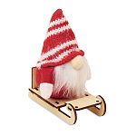 Gnome pe sanie din lemn 1