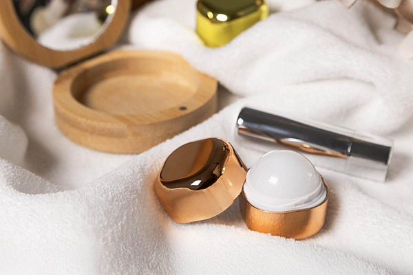 Balsam de buze , Cuboris Shine 3
