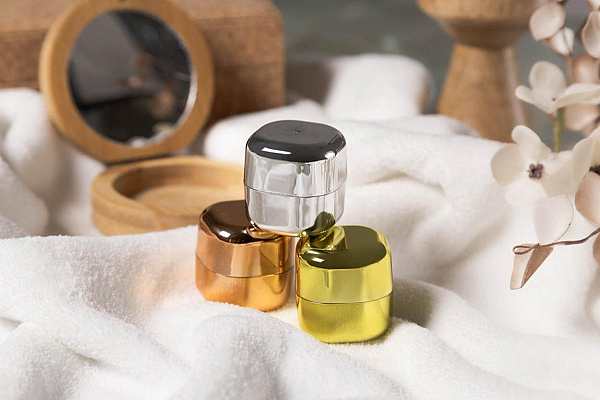 Balsam de buze , Cuboris Shine 3