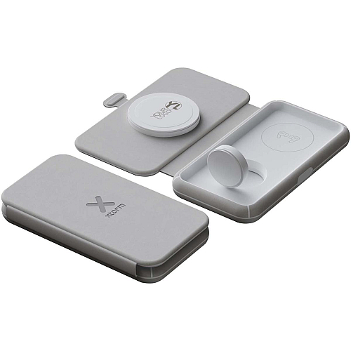 Xtorm XWF31 15W foldable 3-in-1 wireless travel charger 2