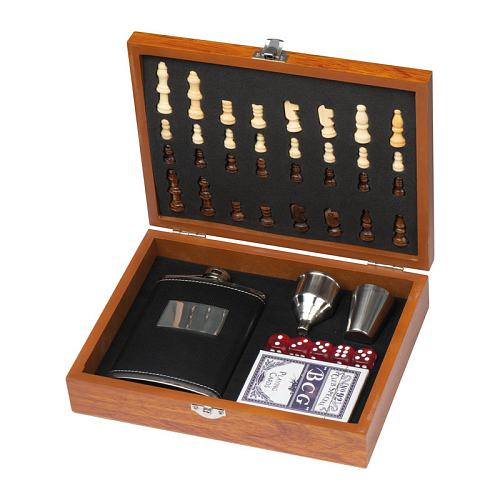 Playset with hip flask, chess and card game 2